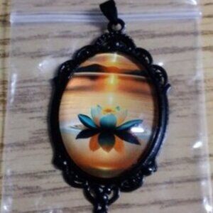 NWOT Orange Sunset Sunrise Floral Beach Pendant Necklace